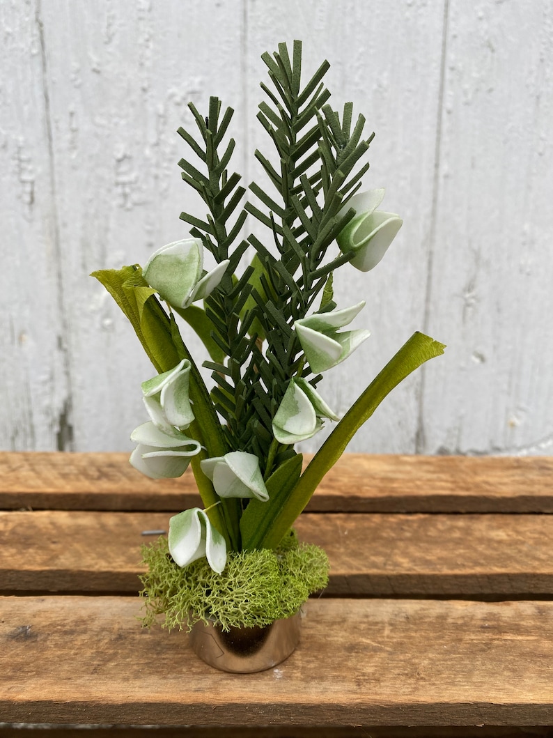 Deluxe Summer Floral Insert Greenery & White Bud