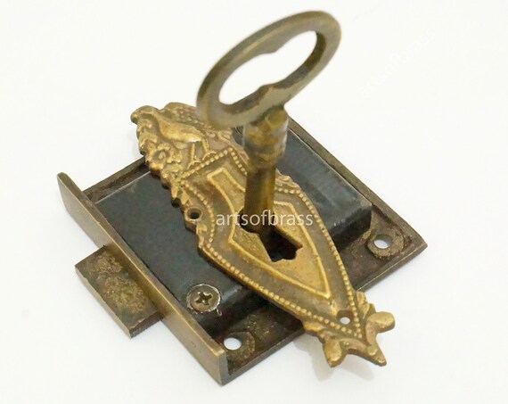 Set Vintage 4.52 Vintage Escutcheon SENTINEL Old Man Mouth KEY HOLE Plate with Working Vintage Skeleton Key /& Lock x
