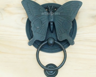 Aldaba de puerta VINTAGE con forma de mariposa de 6,37 pulgadas, detallada, de latón macizo con acabado negro mate.