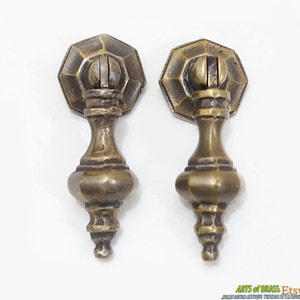 Conjunto de 2 peças de 3,30" Art Déco em forma de lágrima, maçaneta antiga de latão sólido para gaveta de armário E038