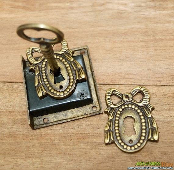 Set Antique Classic RIBBON Key Hole Plate with Vintage Brass Skeleton KEY & LOCK