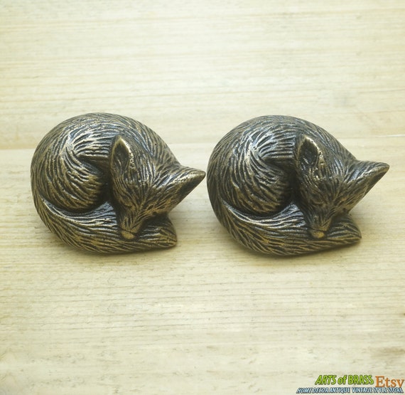 Lot of 2 pcs Vintage Sleeping FOX Solid Brass Cabinet Door Brass Round KNOB Drawer Pulls N264