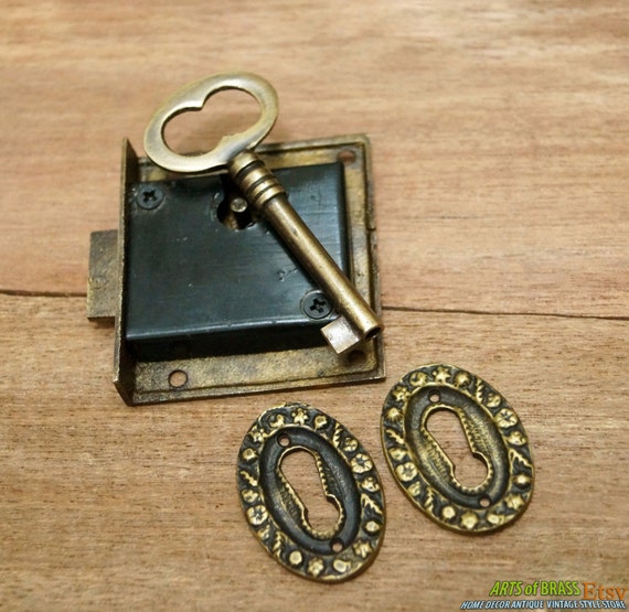 Large Skeleton Keys 8pcs Antique Bronze Keys Rustic Key Pendant Vintage Key  Charms Set DIY Handmade Craft Accessories for Wedding Favor Jewelry Making  Wrapping Decoration 