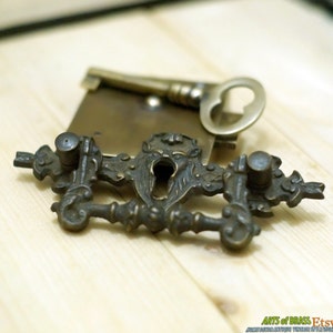 Set Antique Key Lock and SKELETON Key with BAT Night CREATURE Mouth Key Hole Plate.