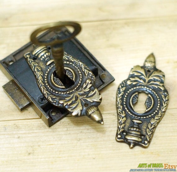 Set Vintage Victorian Gardenia Ornament KEY HOLE Plate Solid Brass with Set Skeleton Key & Lock