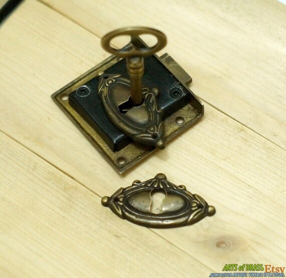 Set Vintage Horizontal Classic Western Key hole with Antique Skeleton KEY & LOCK