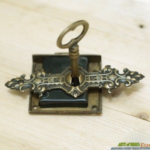 Set Antique Key lock and SKELETON Keys with ANCIENT Vintage Horizontal Key Hole Plate