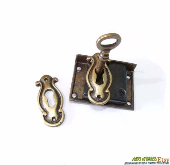 Set Vintage ESCUTCHEON Key Hole Cover Plates with Antique BRASS SKELETON Key And Lock