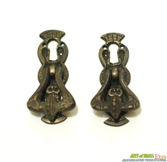 Lot of 2 pcs Vintage Art Deco Artistic Gear Drop Handle Pull With Key Hole Solid Brass Door Drawer Handles M010
