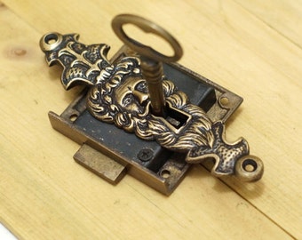 Set Vintage 4.52&quot; Vintage Escutcheon SENTINEL Old Man Mouth KEY HOLE Plate with Working Vintage Skeleton Key & Lock x