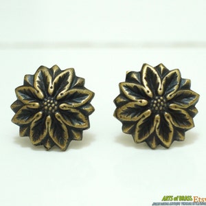 2.16&quot; Diameter Set of 2 pcs Vintage Big Solid Brass Knob crochet Daisy Flower Detailed Pull Antique Cabinet Brass Knob Drawer Pulls