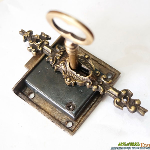 Set Vintage Key Lock and SKELETON Key with LION MOUTH Antique Key Hole Decor Plate decor