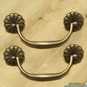 Lot of 2 pcs  / Pair Vintage Flowers Rosette Bails Solid Brass Handle KNOB Drawer Dresser Pull