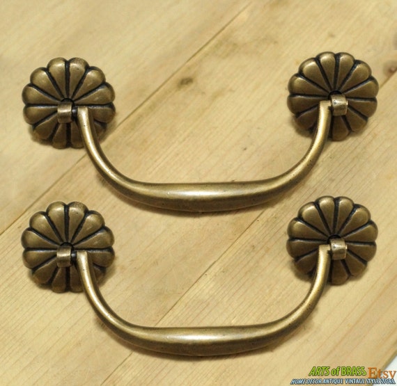 Lot of 2 pcs  / Pair Vintage Flowers Rosette Bails Solid Brass Handle KNOB Drawer Dresser Pull