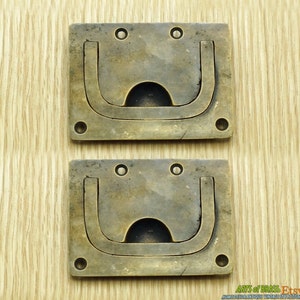 Tirador de puerta de cajón de gabinete antiguo de latón macizo con manija de elevación empotrada vintage de 2,83&quot; H033