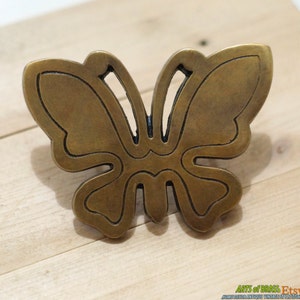 Tirador de puerta para cajón de gabinete de latón macizo con forma de MARIPOSA antiguo vintage.