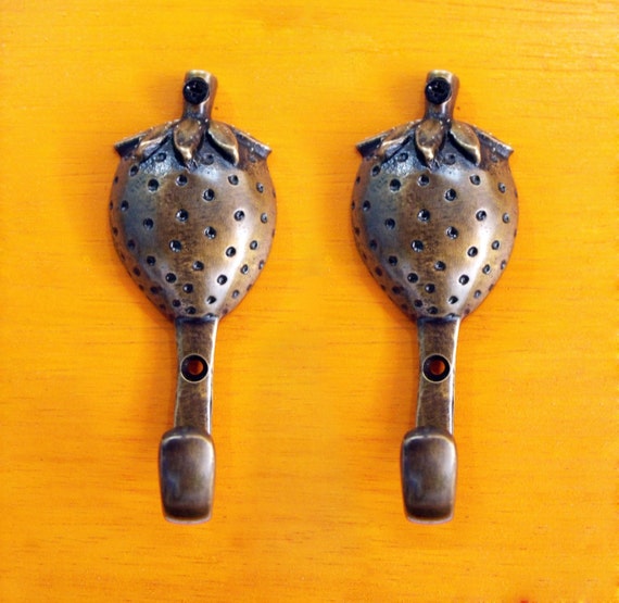 3.46" Lot of pair 2 pcs Vintage Strawberry Solid Brass Wall HOOK U032