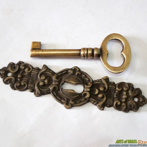 Set Vintage Victorian Era Hardware Keyhole with Antique Key LOCK and SKELETON Keys R124 image 4