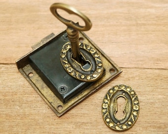 Antique Vtg Brass KEY LOCK & SKELETON Keys with Carved Flower Round Key Hole Plates