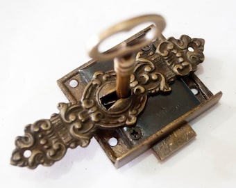 Set Vintage Victorian Era Hardware Keyhole with Antique Key LOCK and SKELETON Keys R124