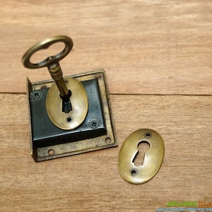 Set Antique Key LOCK and SKELETON Keys With RETRO Round Vintage Solid Brass  Key Hole Plate -  Canada