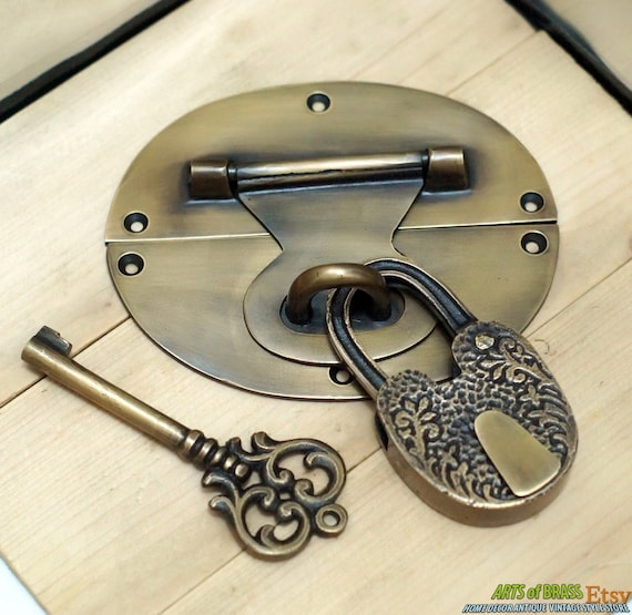 Set Vintage Long Neck Flowers Carved Padlock Skeleton Key with Large Retro Round Safe Box Door Latch Antique Solid Brass
