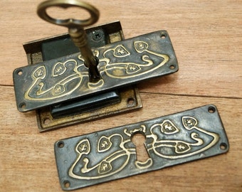 Set Vintage Solid Brass Key lock & Skeleton Key with Old Flowers Key Hole Plates