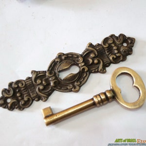 Set Vintage Victorian Era Hardware Keyhole with Antique Key LOCK and SKELETON Keys R124 image 3