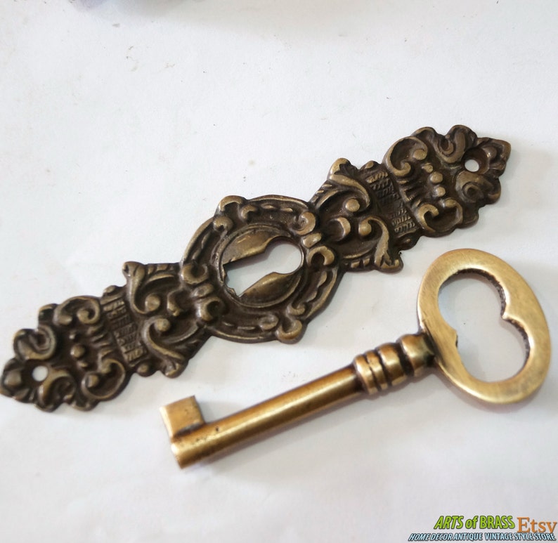 Set Vintage Victorian Era Hardware Keyhole with Antique Key LOCK and SKELETON Keys R124 image 3