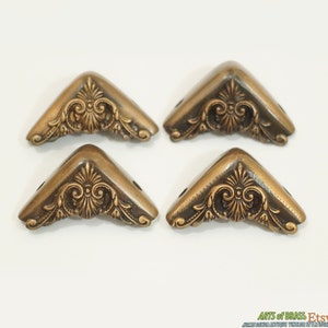 2.16&quot; inches lot of 4 pcs Vintage Victorian sculptures Table Cabinet Trunk Corner Protector Solid Brass Corner Protector T01980