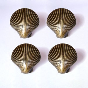 Lot of 4 pcs Vintage CLAMSHELL SHELL Charm Solid Brass Cabinet Pull KNOBS