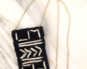 Little Weaved Necklace | Simple B&W Line Pattern 3