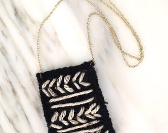 Little Weaved Necklace | Simple B&W Line Pattern 2