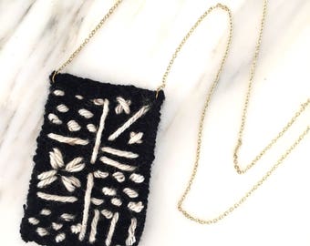 Little Weaved Necklace | Simple B&W Line Pattern 1