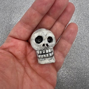 Skull Magnet (hand sculpted, resin cast)