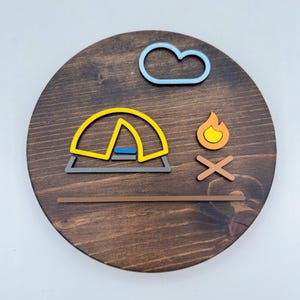 Arte de pared minimalista con forma de carpa con cúpula amarilla (redondo de 8 x 8 pulgadas) / Letrero de madera cortado con láser y pintado a mano para cabaña, hogar, RV, cueva de hombres, estudio