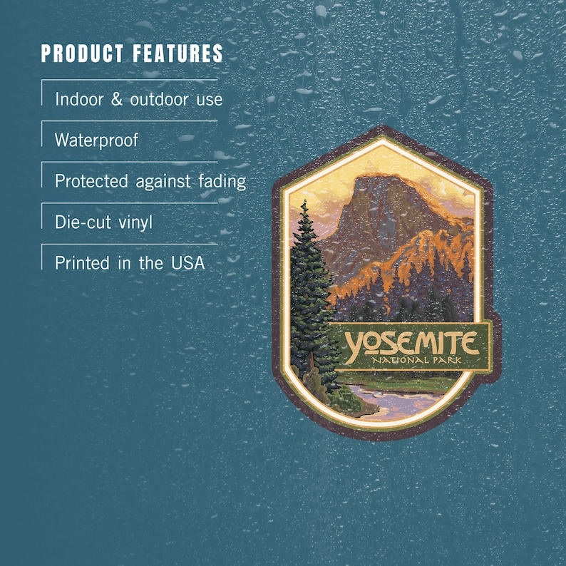 Puede incluir: Una pegatina de vinilo marr&oacute;n y beige con una imagen panor&aacute;mica del Parque Nacional de Yosemite. La pegatina representa una cordillera, &aacute;rboles y un r&iacute;o. El texto "Yosemite National Park" est&aacute; impreso en blanco sobre una pancarta marr&oacute;n.