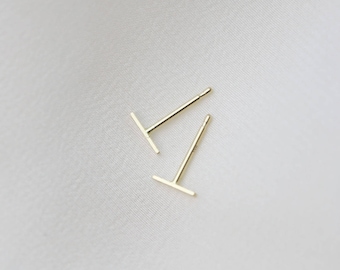Pendientes minimalistas de barra pequeña de oro macizo de 14 quilates / Aretes minimalistas para uso diario / Regalo de joyería fina
