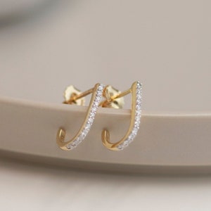 14k Diamant halbe J-Creolen • Muttertagsgeschenk • Geschenk für Sie