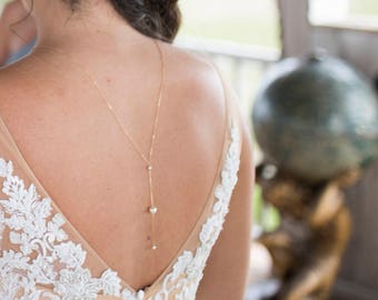 Wedding dress back necklace with 3 pearls, June's birthstone: pearl // Back necklace by E&E PROJECT