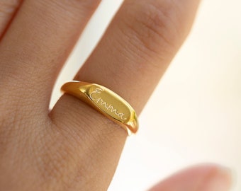 Engraved Oval Signet Ring / Dainty Signet / Personalized Ring / Sterling Silver or 14k Gold Vermeil