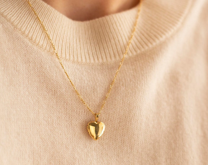 Heart Locket Pendant Necklace / Custom Engraved Heart Pendant Necklace / Locket Necklace / Gift for mom