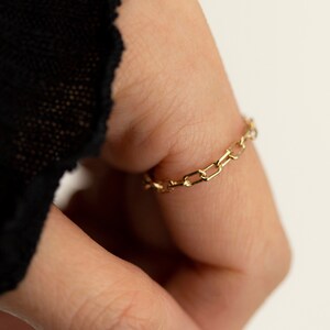 Paperclip Chain Ring // Dainty chain ring // Small oval link chain rings // Stacking rings // 14k Gold filled stackable rings