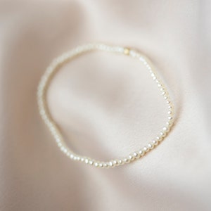Echtes Baby Perlenarmband / Perle Komfort dehnbar Armband Süßwasser Perle jeden Tag Mutter Geschenk für Sie Bild 1