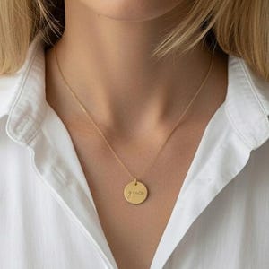 Personalized Name Disc necklace - Personalized Round Coin disk Gold filled or Sterling silver // Gift for her Valentine&#39;s day gift