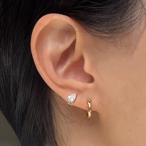 Small Hoop Earrings / Simple Huggie Hoop earring