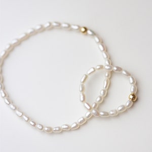 Echtes Baby Perlenarmband / Perle Komfort dehnbar Armband Süßwasser Perle jeden Tag Mutter Geschenk für Sie Bild 3