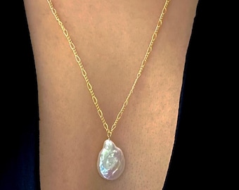 Baroque Pearl Necklace - Long pearl necklace on a delicate figaro chain