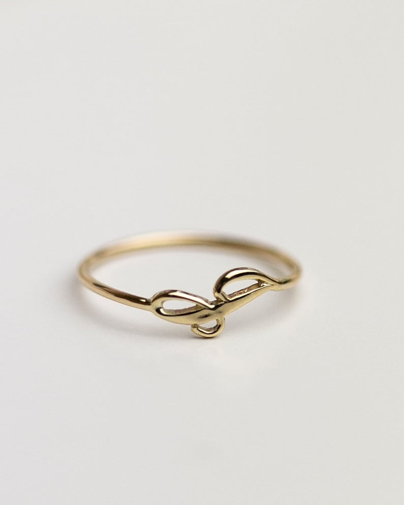 14k Cursive Letter Ring / Dainty Initial Ring in 14k Solid Gold / Gold ...