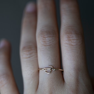 14k Cursive Letter Ring / Dainty Initial Ring in 14k Solid Gold / Gold ...